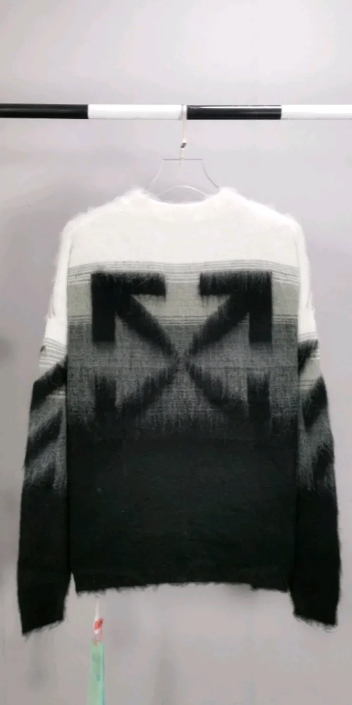 Real shot of the video——New top-quality proven version OFFWHITE (OW) Gradient Mohair Striped Arrow Sweater Hoodie Gradient Rendering Arrow Couple Knit Sweater Mohair sweater OW will be released every year🛒 The same style and ever-changing colors, really no girl does not love it, it is super suitable for wearing under a down jacket in winter, and will not be bloated! If the lower body is missing, their favorite os version🙋🏻‍♀️ intuitively adds natural softness and fairy beauty effect, which is the best choice! The upper body is lightweight and does not weigh down the body while keeping warm. The sleeves and the gradient arrow parts on the back are repeatedly patterned until the gradient level is satisfied before large-scale products are released. The craftsmanship is extremely demanding. Each sweater is woolen at least ten times to give it a plush, thick feel and good fluffiness! ✅ Fabric composition: 50% mohair 32 spandex 18% wool, three-level anti-pilling Color: black and white gradient Sizes Mohair is lighter and softer, so be careful not to machine wash it, not machine washable! ! emphasize! !  ⚠️Hand wash with warm water and cold water P:440